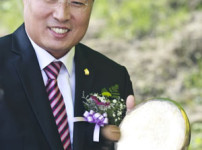 쇠치는 윤종일 의장 