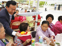 할머니 맛있게 드세요