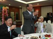 건배사 하는 설장수 의장